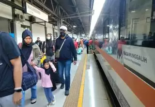 Tercatat! KAI Layani 4,32 Juta Pelanggan KA JJ dan Lokal Selama Angkutan Lebaran 2025
