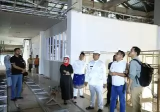 Lihat Pembangunan Gedung DPRD Rohul, Bupati Minta Pemborong Jaga Kualitas Bangunan