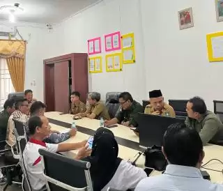 Disbun Bengkalis Bersama Asosiasi Bahas Beasiswa SDM Perkebunan Sawit 2025