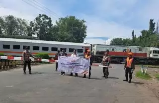 KAI Kolaborasi Dengan TNI, Polri dan Railfans Gencar Sosialisasi