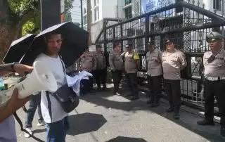 Keluarga Demo DPRD Minta Gelar RDP Terkait Dugaan Penggelapan HP Milik Korban Pembunuhan