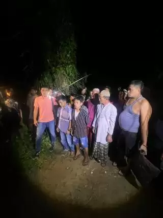 Polisi dan Warga Gerebek Lokalisasi Diduga Sebagai Tempat Peredaran Narkoba di Langkat