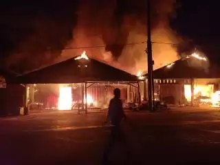 Kuansing Membara, Dua Ruko Ludes Terbakar Dihajar si Jago Merah