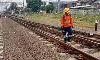 Peran Krusial Petugas Pemeriksa Jalur di Tengah Meningkatnya Jumlah Perjalanan KA