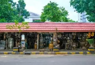 Jelajahi Pasar Barang Antik di Jakarta yang Memikat!