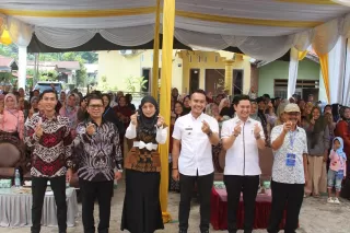 Anggota Komisi IX DPR RI bersama Mitra Kerja BGN Sosialisasikan Program Makan Bergizi Gratis Kepada Warga Paya Roba