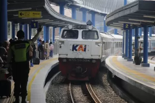 Daop 1 Jakarta Layani 32.905 Pelanggan KA Lokal Pangrango dan Siliwangi