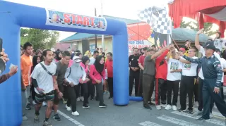 Polres Kepulauan Meranti Gelar Fun Run 7,9 K, AKBP Aldi: Pererat Sinergitas Polri dan Masyarakat Lewat Olahraga