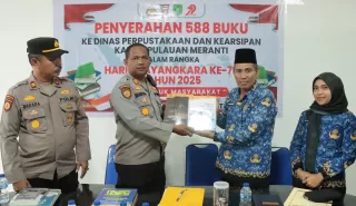 Dispersip Terima Buku Literasi Dari Polres Kepulauan Meranti Sempena Hari Bhayangkara ke 79