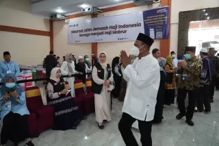 Bukti Kepedulian Kepada Warga, Bupati Langkat Sambut Haru Kedatangan 360 Jemaah Haji Kloter 6