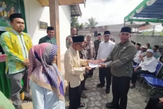 Baznas Batang Hari Salurkan Fidyah ke 100 Mustahiq dari Lima Kelurahan