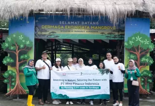 Bangun Benteng Hijau, PT HFI Tanam Ribuan Mangrove di Wonorejo