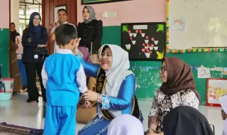 Bupati dan Bunda PAUD Kepulauan Meranti Monitoring MPLS di Sejumlah Sekolah