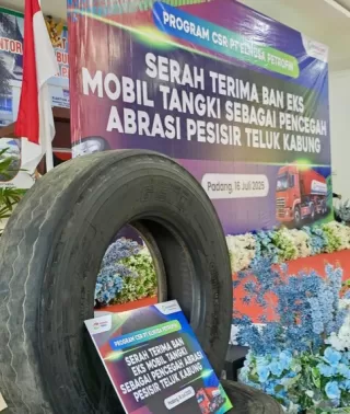 Cegah Abrasi Pantai di Padang, EPN Hibahkan 100 Ban Bekas Mobil Tangki Appostraps