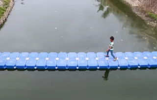 Ini Alasan Mengapa Jembatan Apung Semakin Digemari di Kawasan Wisata