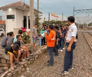 KAI Daop 1 Jakarta Ingatkan Masyarakat Tak Beraktivitas di Jalur KA
