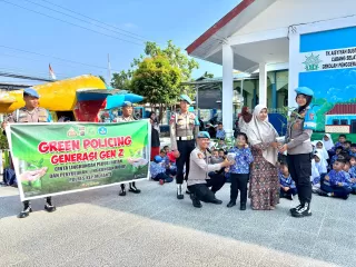 Satintelkam dan Propam Polres Kepulauan Meranti Viralisasikan Green Policing di Tiga Sekolah