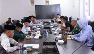 Bahas Tunda Bayar Siltap dan ADD, Komisi I DPRD Meranti Terima Audiensi DPC APDESI