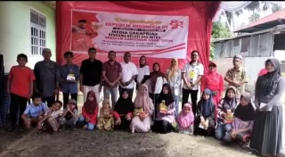 Dihadiri Camat Pinggir, Media cakapriau.com Santuni 45 Anak Yatim di HUT RI ke 80