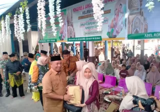 Bupati Rohul Berbagi Kebahagiaan dengan Anak Yatim di Tradisi Leluhur Rokan