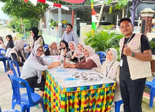 Mahasiswa KKN Universitas Abdurrab Bikin Teh Jahe Celup, Warga Sidomulyo Timur Takjub