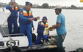 Sat Polairud Polres Asahan Gelar Jum'at Berkah Bersama Nelayan di Bagan Asahan
