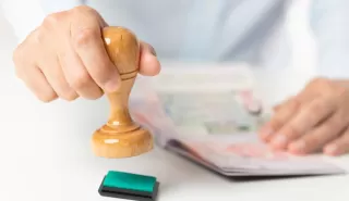 Apakah Sekarang Perpanjangan Visa di Indonesia Wajib Tatap Muka?
