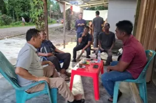 Warga Tenggulun Serahkan Kebun Kelapa Sawit dalam Kawasan di Posko TNGL