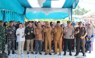 Bupati Kepulauan Meranti Buka Gerakan Pangan Murah di Desa Alah Air Timur