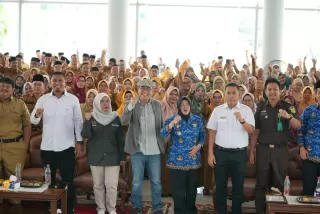 Gelar Seminar Jurnalistik yang Dihadiri Lebih Dari 300 Kepsek SD-SMP, Bupati Afni Ucapkan Terima Kasih ke PWI Siak