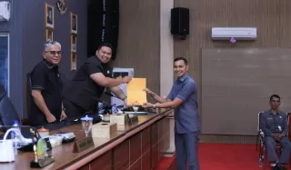 Paripurna Nota Keuangan Atas Ranperda APBD P 2025, Ini Pandum Fraksi-fraksi DPRD Kepulauan Meranti