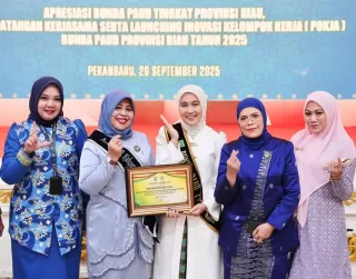 Bunda PAUD Kepulauan Meranti Terima Penghargaan Perintis Daerah Terpencil