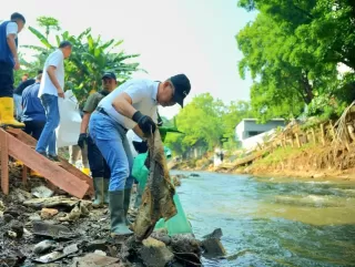 Komitmen Jaga Lingkungan, Grup MIND ID Bantu Konservasi Sungai Cipinang