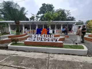Kios UMKM Ramaikan Stasiun Cipeundeuy, Gerakkan Ekonomi Lokal di Tengah Pegunungan