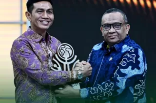 Bupati Fadhil Arief Terima Penghargaan Anugerah Cita Negeri dari Kompas TV