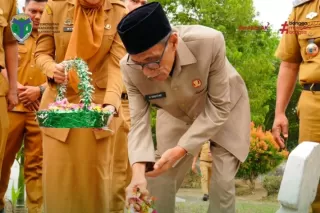 Peringati Hari Pahlawan, Wabup Bakhtiar Ziarah ke Taman Makam Pahlawan Ksatria Bhakti