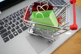 Kenapa Kita Lebih Gampang Belanja Daripada Nabung? Ini Penjelasannya