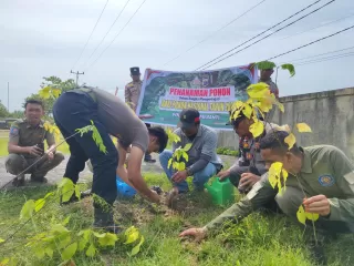 Polres Kepulauan Meranti Gelar Penanaman Pohon Serentak Sempena HPN 2025