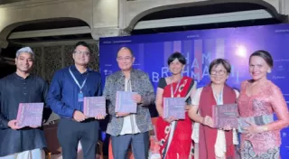 Tenun Persahabatan: Merajut Warisan India dan Indonesia dalam Heritage Threads