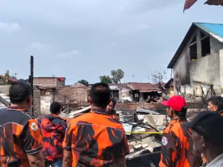 PAC PP Medan Denai Gerak Cepat Bantu Korban Kebakaran Empat Rumah di Kelurahan Denai