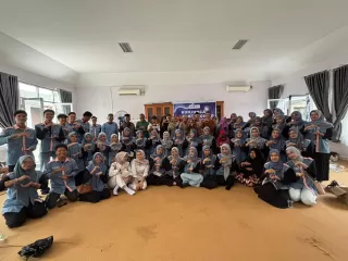 DEMA FEIS UIN Suska Riau Aksi Peduli Sambangi Panti Lansia Husnul Khatimah Pekanbaru