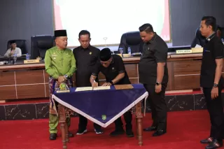 Resmi! Pemkab dan DPRD Kepulauan Meranti Sepakati dan Teken KUA-PPAS APBD 2026 Rp 1.1 Triliun Lebih