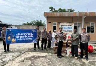 Satlantas Polres Bengkalis Salurkan Sembako ke Puluhan Anak Yatim di Jumat Berkah