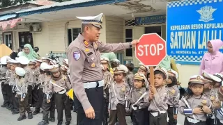 Program Polsanak, Kasat Lantas Polres Kepulausn Meranti Ajak Anak Usia Dini Tertib Lalu Lintas