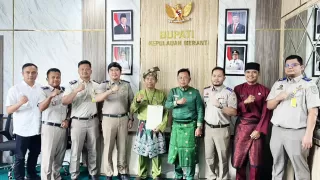 Bupati Kepulauan Meranti Terima Sertifikat Aset Tanah Pemda dari ATR-BPN