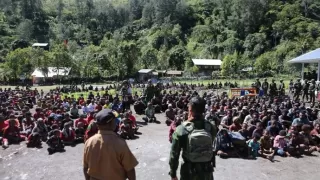 Jelang Nataru, Pangkogabwilhan III Hadiri Tradisi Bakar Batu di Tanah Papua