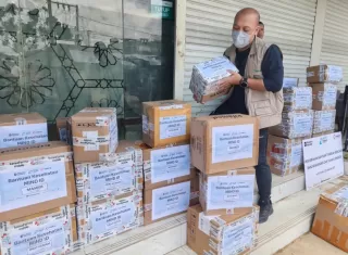 MIND ID Kirim Tiga Truk Obat-obatan Bantu Jaga Imun dan Kesehatan Masyarakat Aceh dan Sumatera