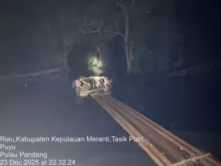 Polres Kepulauan Meranti Amankan 18 Rakit Kayu Diduga Hasil Ilog di Sungai Dedap