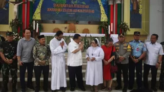 Forkopimda Riau Tinjau Kesiapan Natal dan Tahun Baru, Ajak Jemaat Doakan Korban Bencana di Sumatera