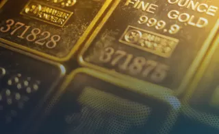 Harga Emas Koreksi Setelah Rekor Tertinggi, Tren Kenaikan Masih Terjaga